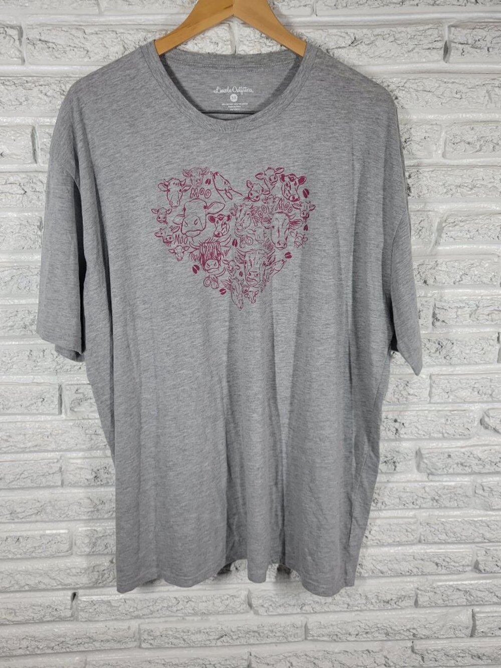 Lincoln Outfitters Womens 3X T-Shirt Gray Cow Graphic Heart Print A7E